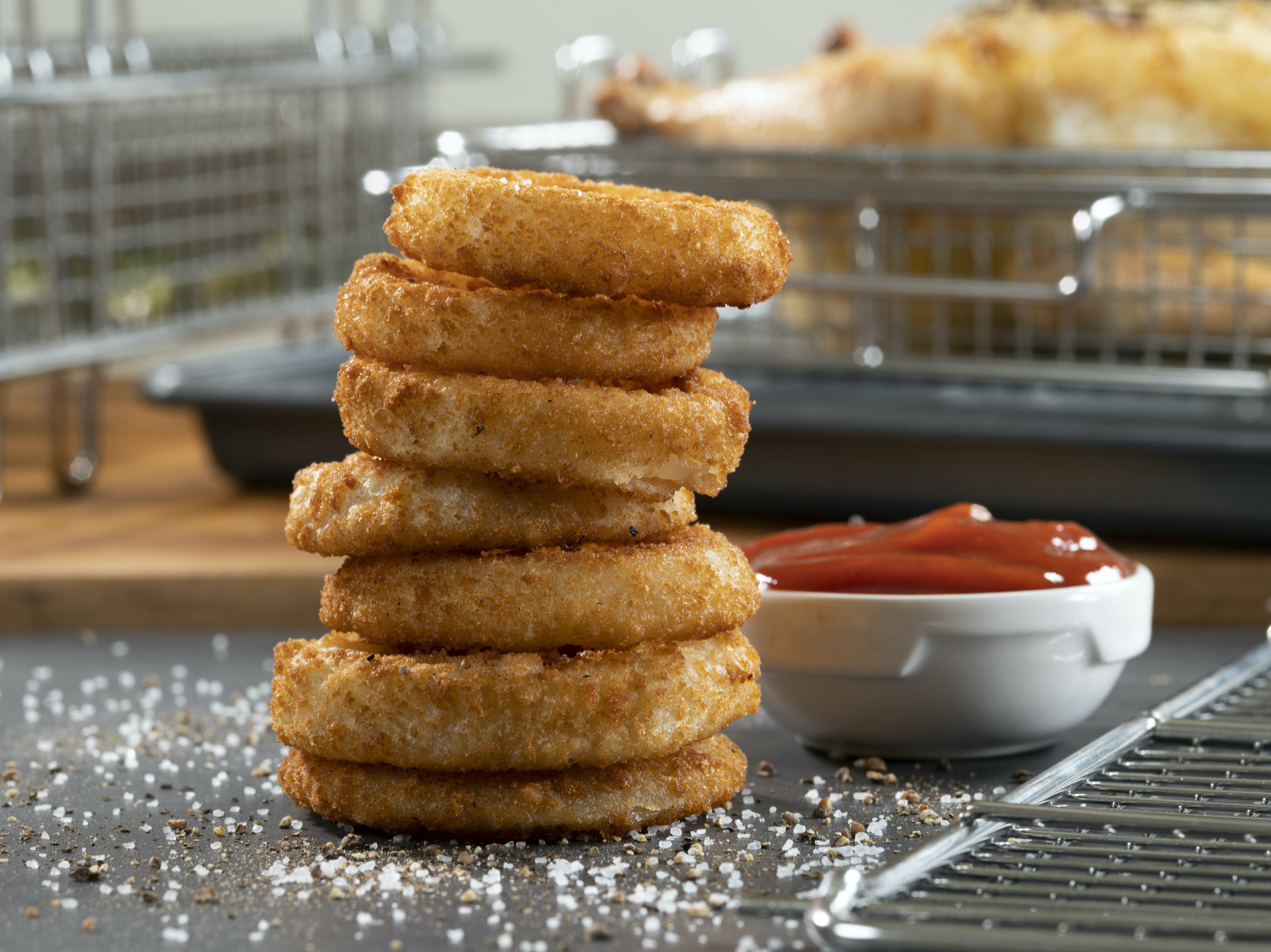 Onion rings cooked in Basquettes