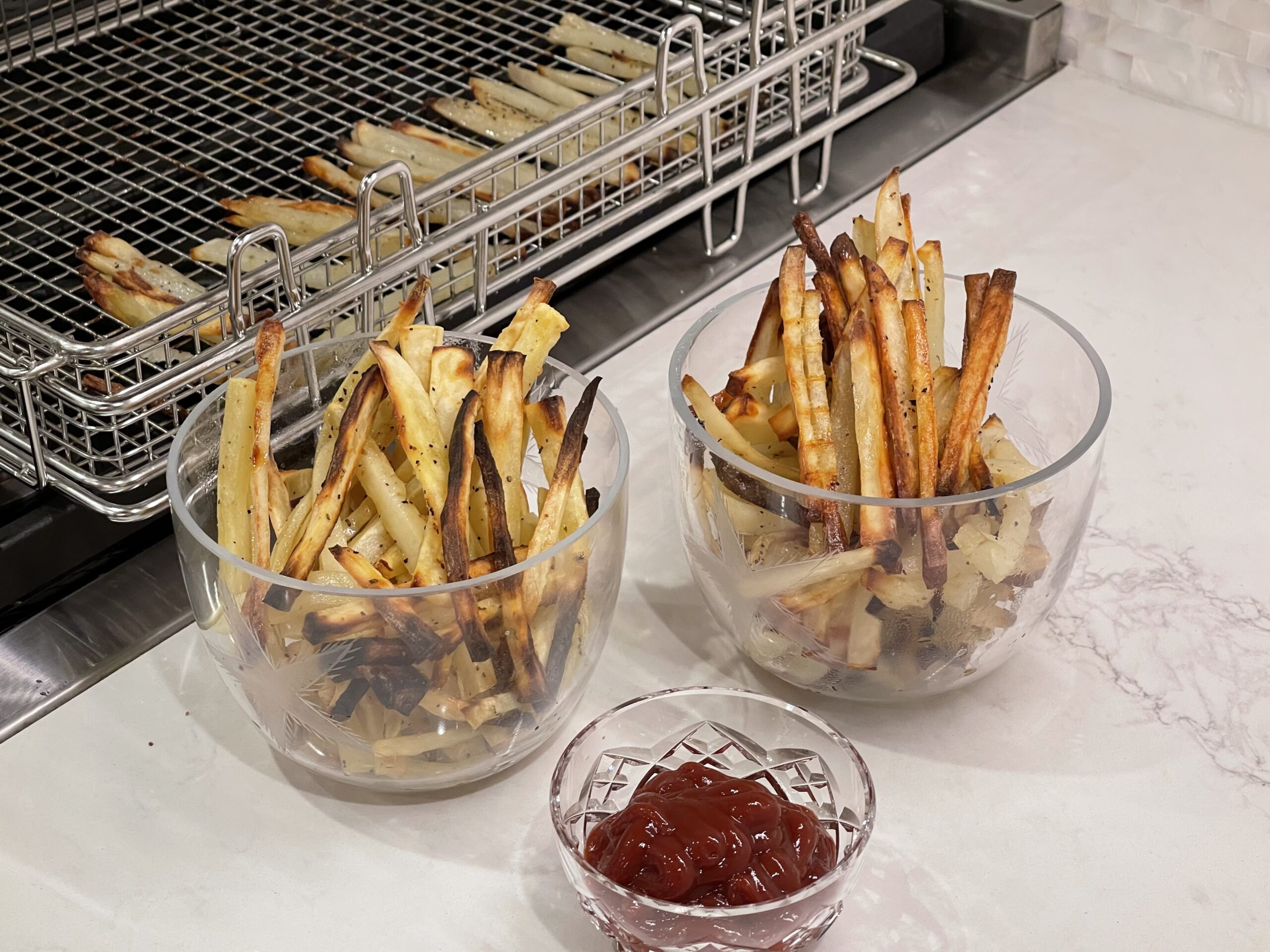Make french fries and other snacks with Basquettes